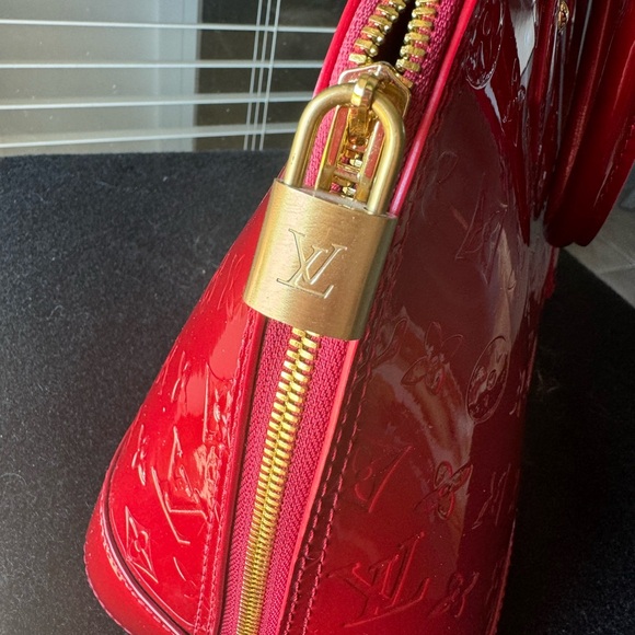 Louis Vuitton Alma red with LV all over gold hardware with two handles - Picture 2 of 10